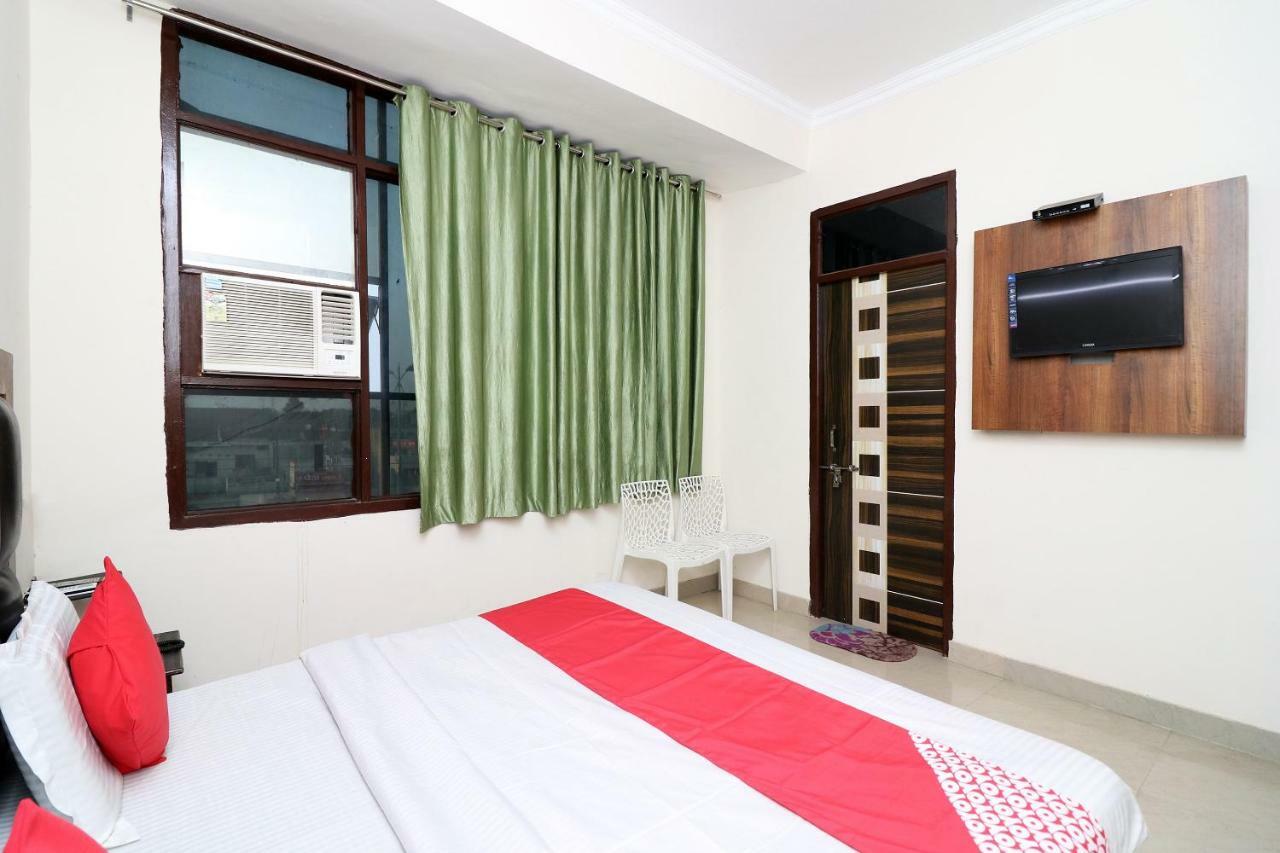 Oyo 24958 Hotel Dayal Belanganj Exterior photo