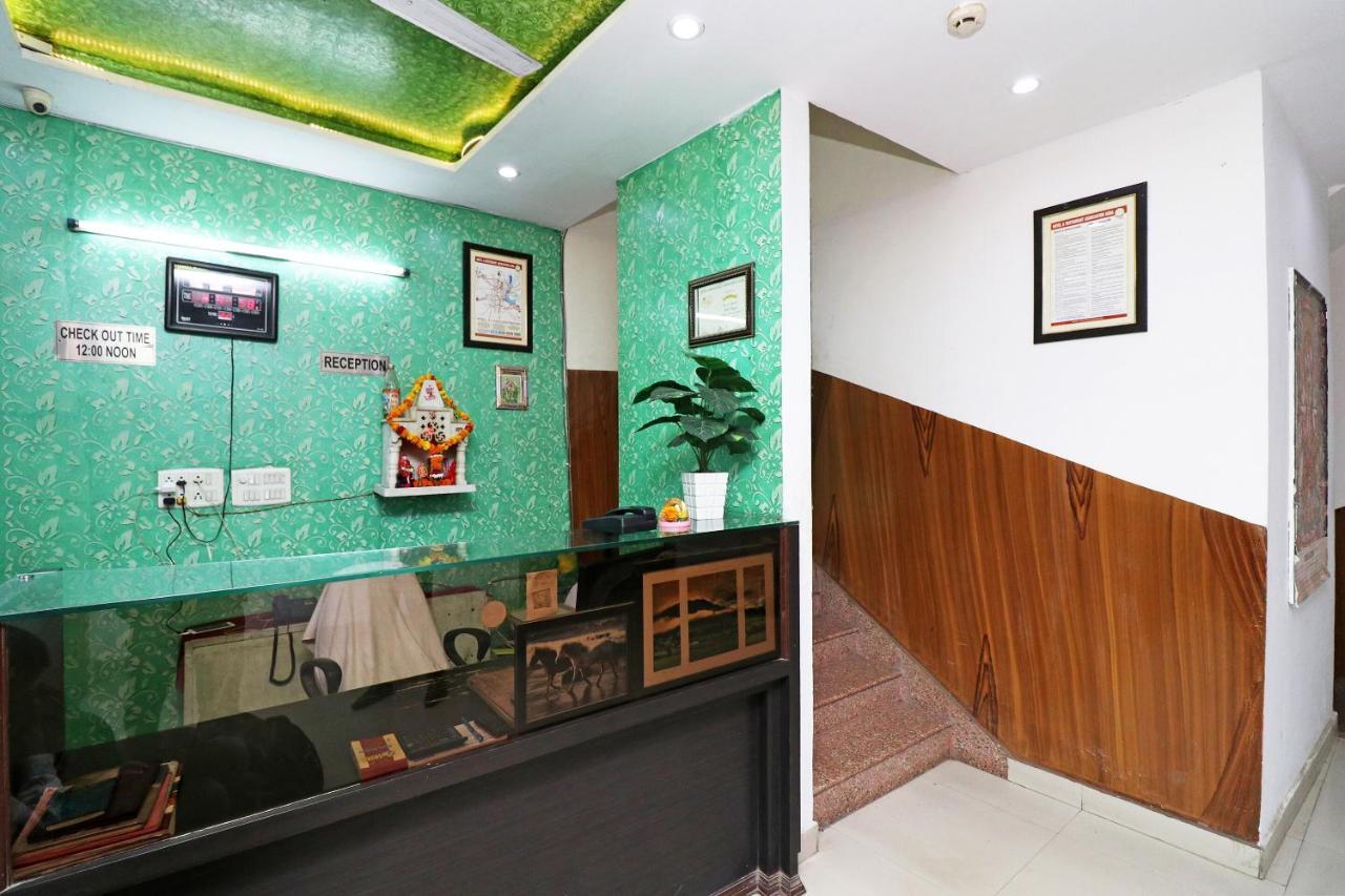 Oyo 24958 Hotel Dayal Belanganj Exterior photo